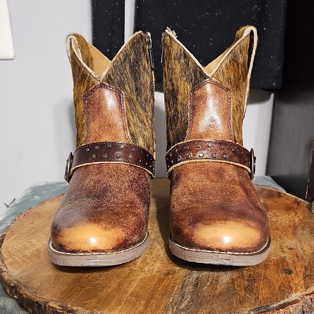 Stylish Brown Ankle Boots with Studded Strap - Picture 4 of 6